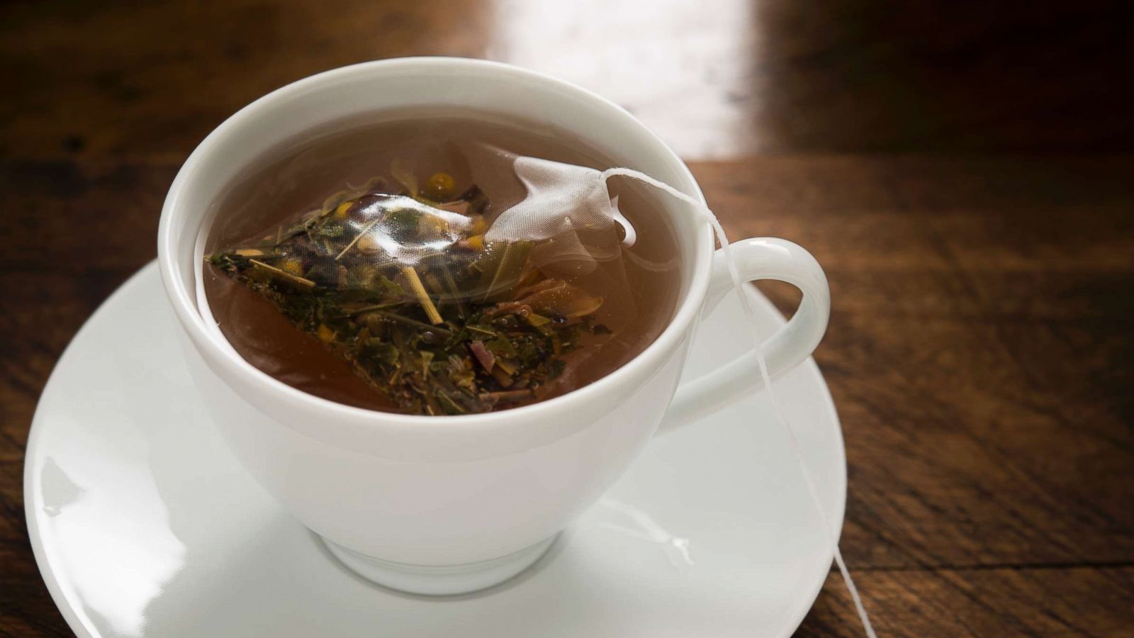 PHOTO: A new study finds that consuming hot tea may increase esophageal cancer risk for smokers and drinkers.