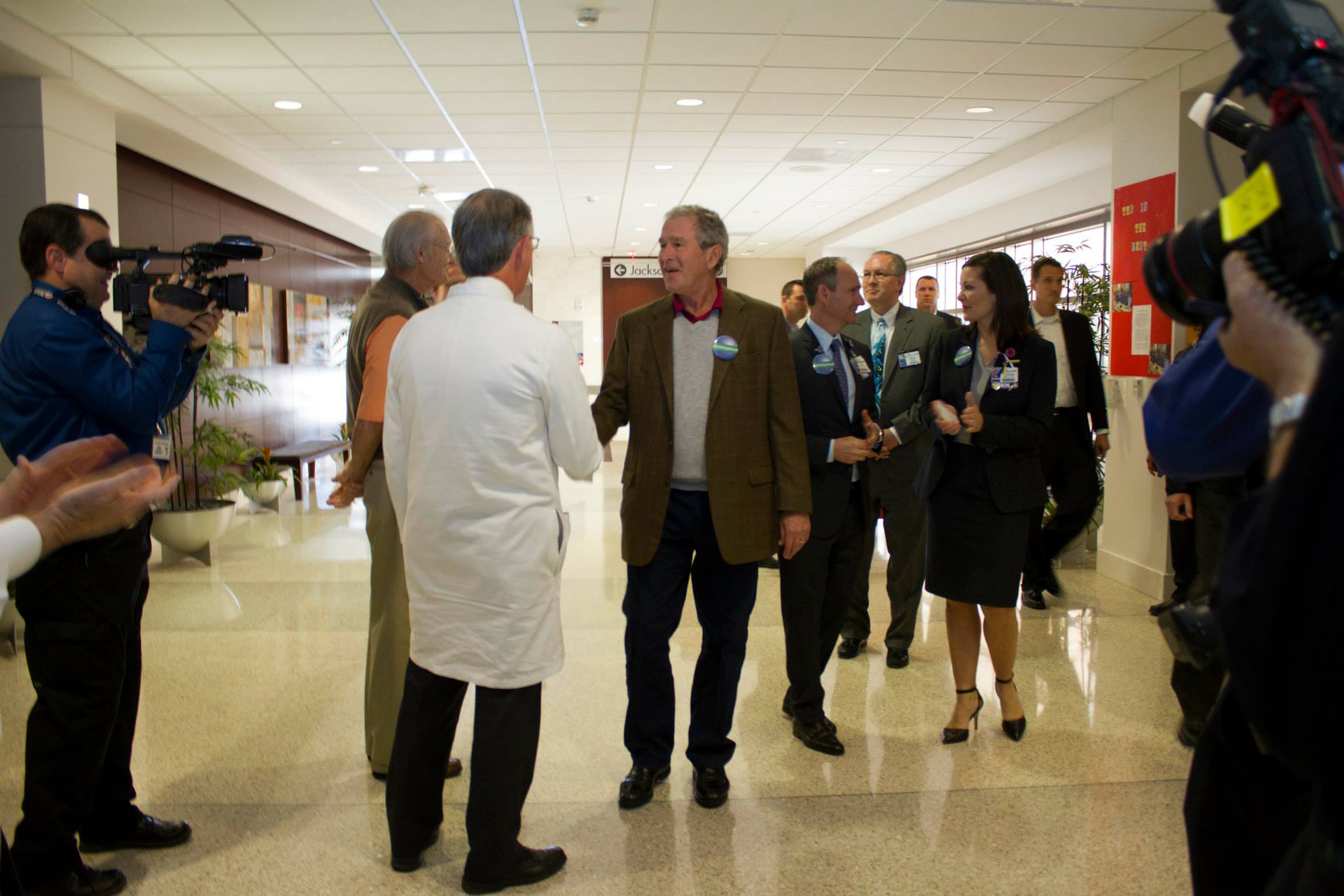 PHOTO: Former President George Bush visits Texas Presbyterian hospital in Dallas, Texas, Nov. 7, 2014. 