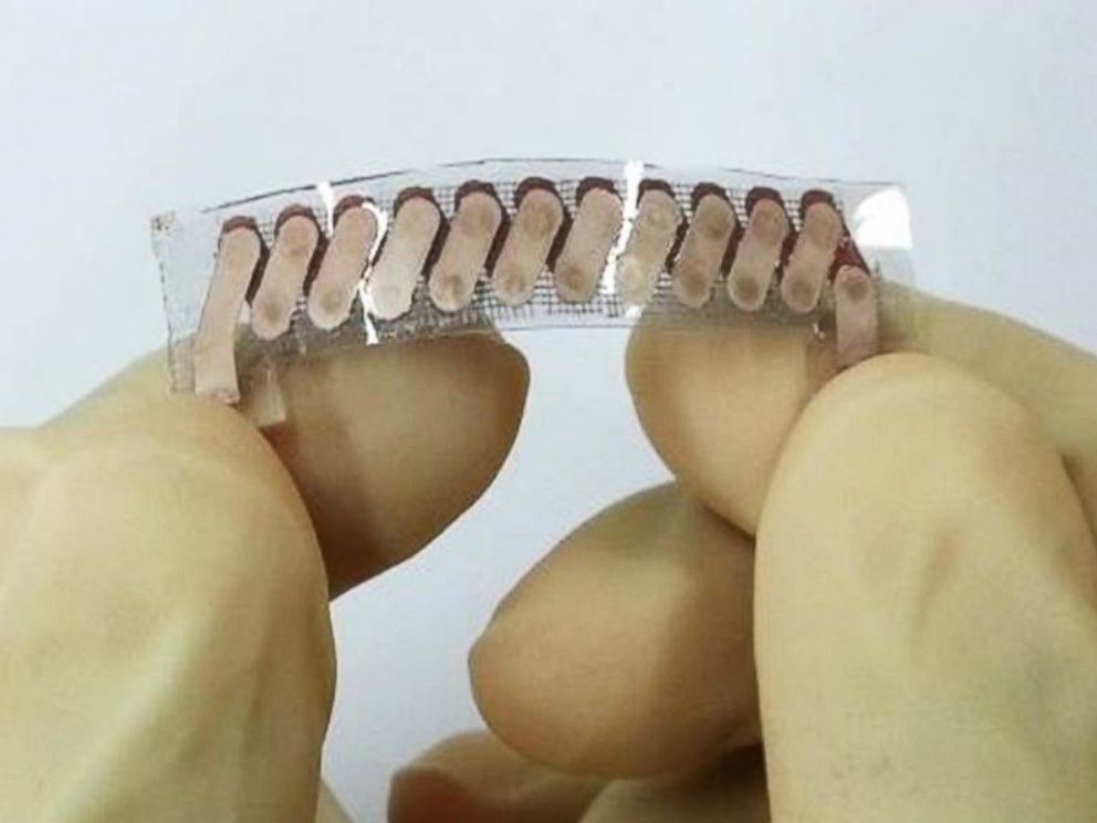 PHOTO: South Korean scientists have developed a flexible wearable generator that converts body heat to electricity.