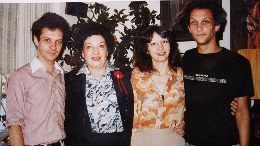 PHOTO: Shira L'Heureux and her mother, Dolly Baker, with her brothers.