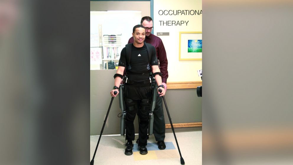 PHOTO: Allan Kozlowski helps his patient Errol Samuels walk using the ReWalk exoskeleton at Mount Sinai Hospital.