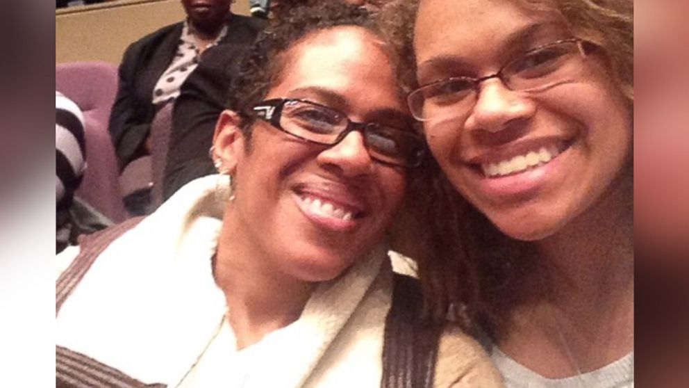 PHOTO: Vicki Olds is pictured with her daughter, Nikki Smith, in an undated handout photo.