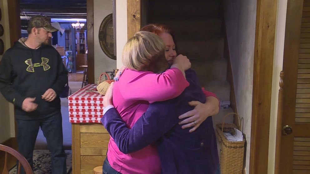 PHOTO: Strangers Turned Kidney Donor, Recipient Share Emotional First Meeting