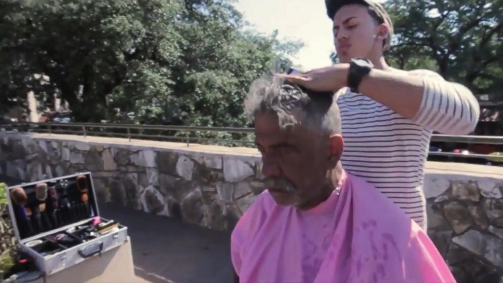 Barber Gives Haircuts To The Homeless