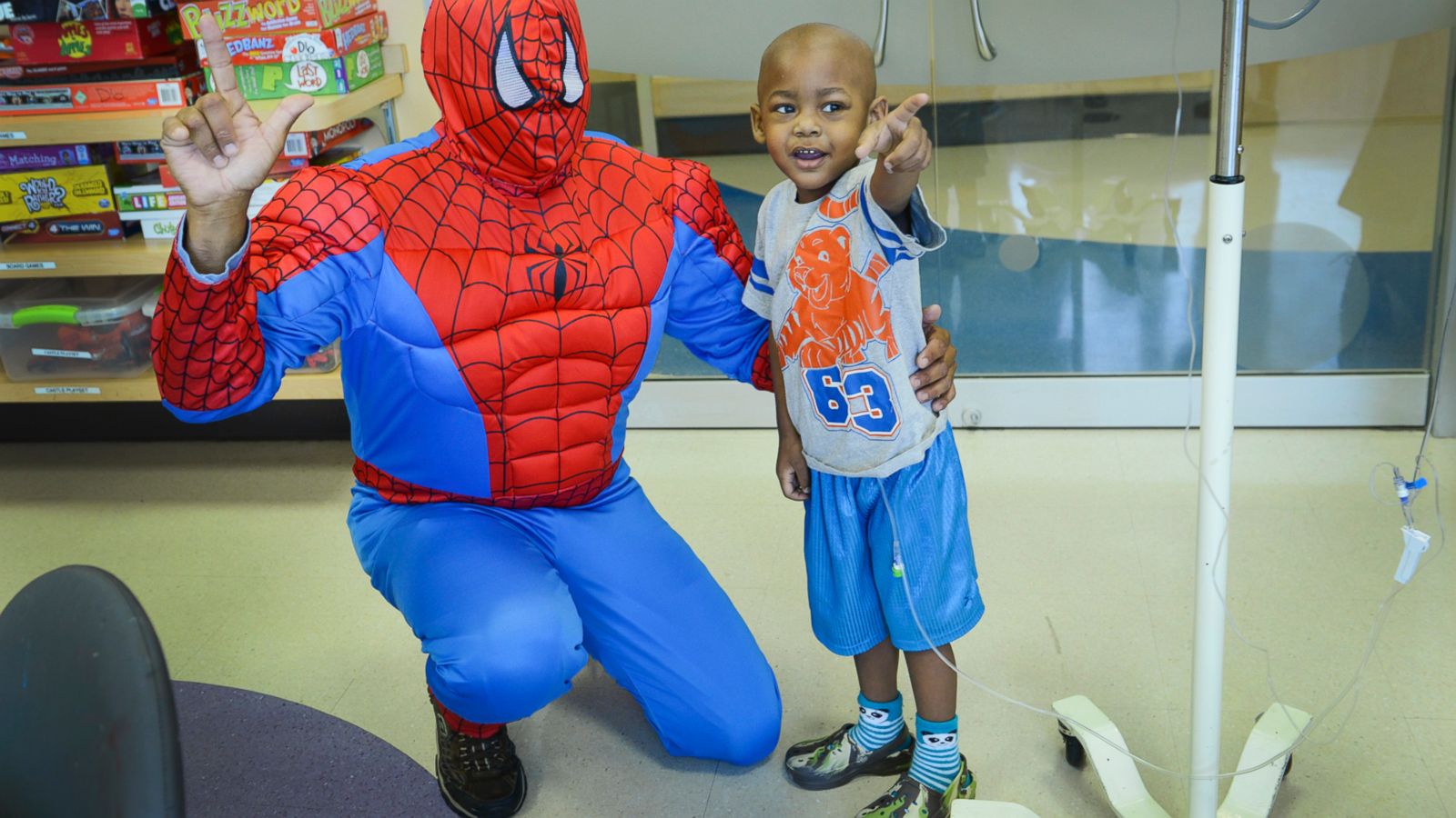 Spiderman Swings Into Action at Dallas Children's Hospital - ABC News