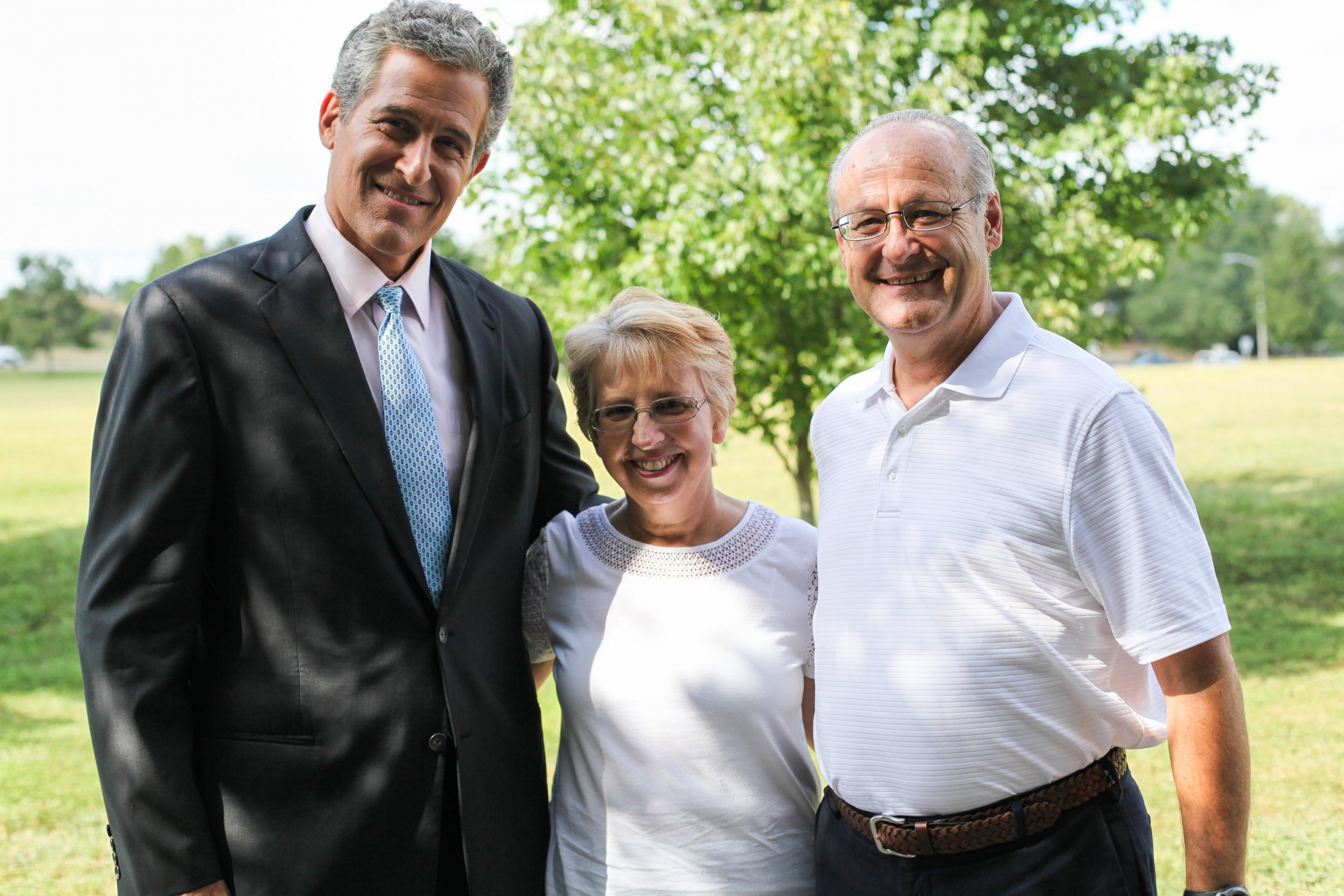 PHOTO: Dr. Richard Besser, left, is pictured with Ebola survivor Nancy Writebol and her husband, David.
