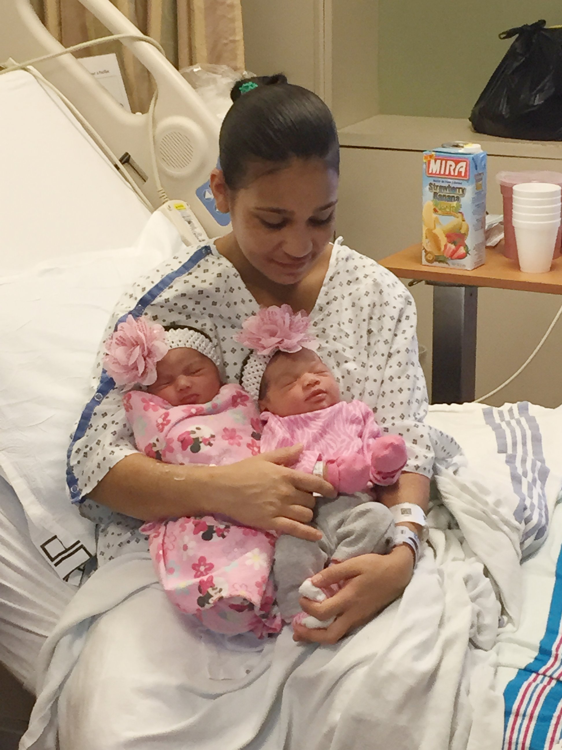 PHOTO: Yely Gonzalez and her twin sister Estefany, not pictured, gave birth to baby girls 15 minutes apart on Jan. 7, 2015.