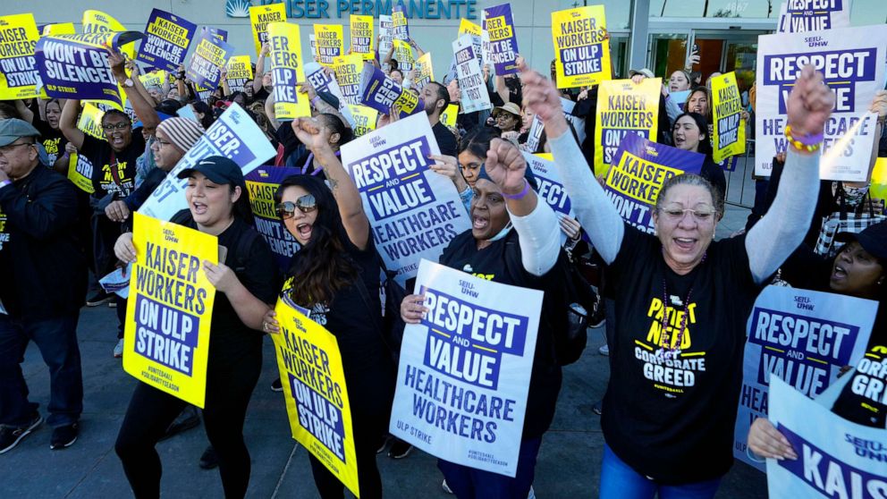 PHOTO: Kaiser Permanente healthcare workers rally outside Kaiser Permanente Los Angeles Medical Center in Los Angeles, Oct. 4, 2023.