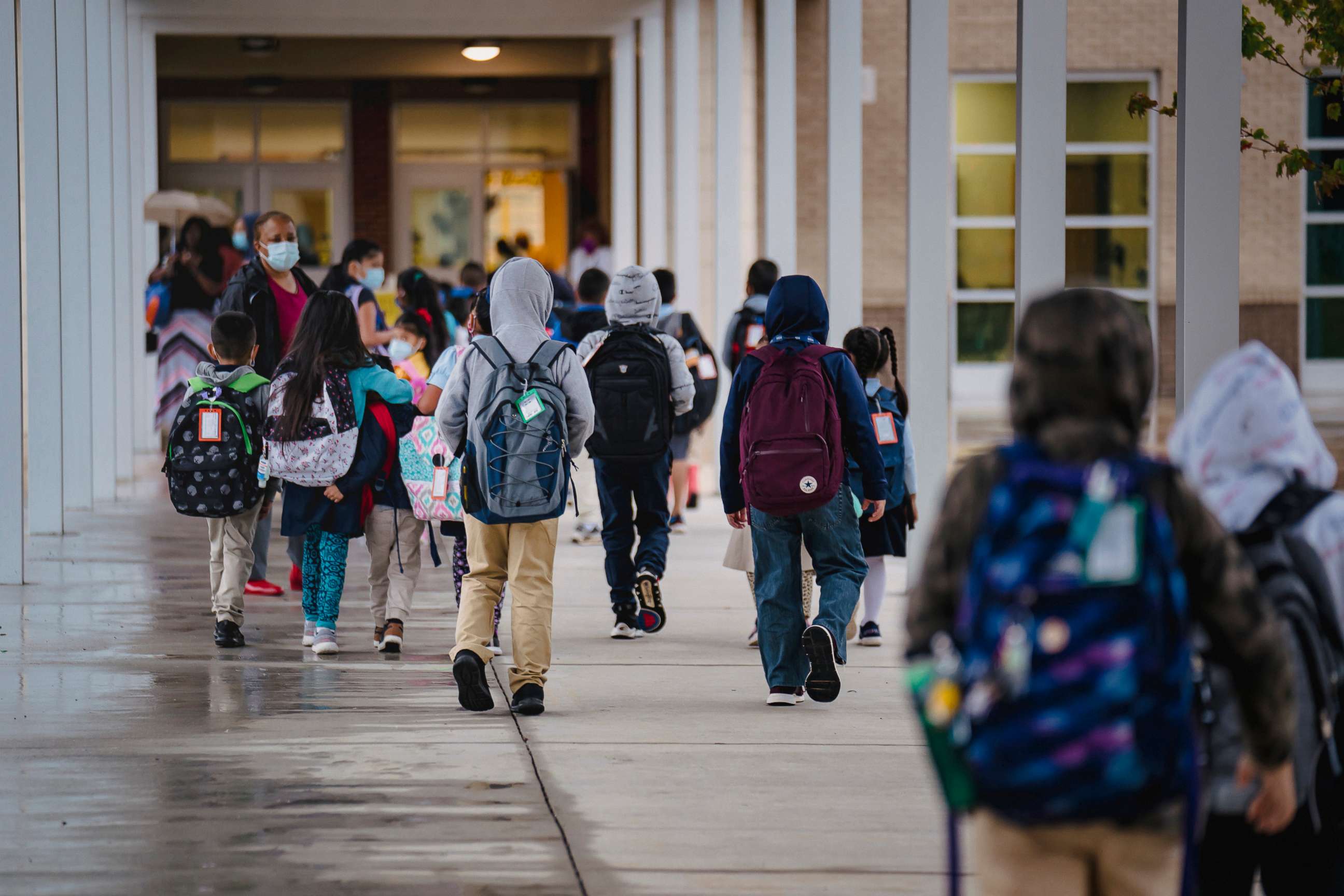 PHOTO: Students arrive for classes at Park Street Elementary school in Marietta, Ga., Sept. 16, 2021.