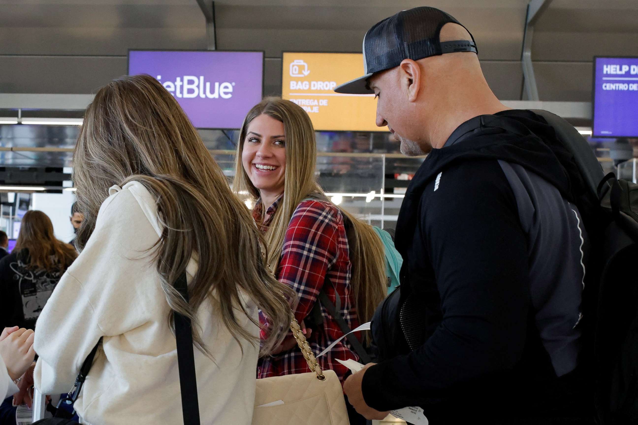 PHOTO: People without masks arrive to check in at La Guardia Airport after a federal judge's ruling that the 14-month-old mask mandate on public transportation was unlawful, in New York, April 19, 2022.