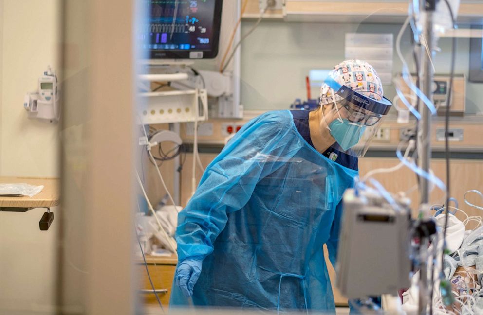 PHOTO: Registered nurse Akiko Gordon works in the ICU with a COVID-19 positive  positive patient at Martin Luther King Jr. Community Hospital, on Dec. 31, 2021 in Los Angeles.