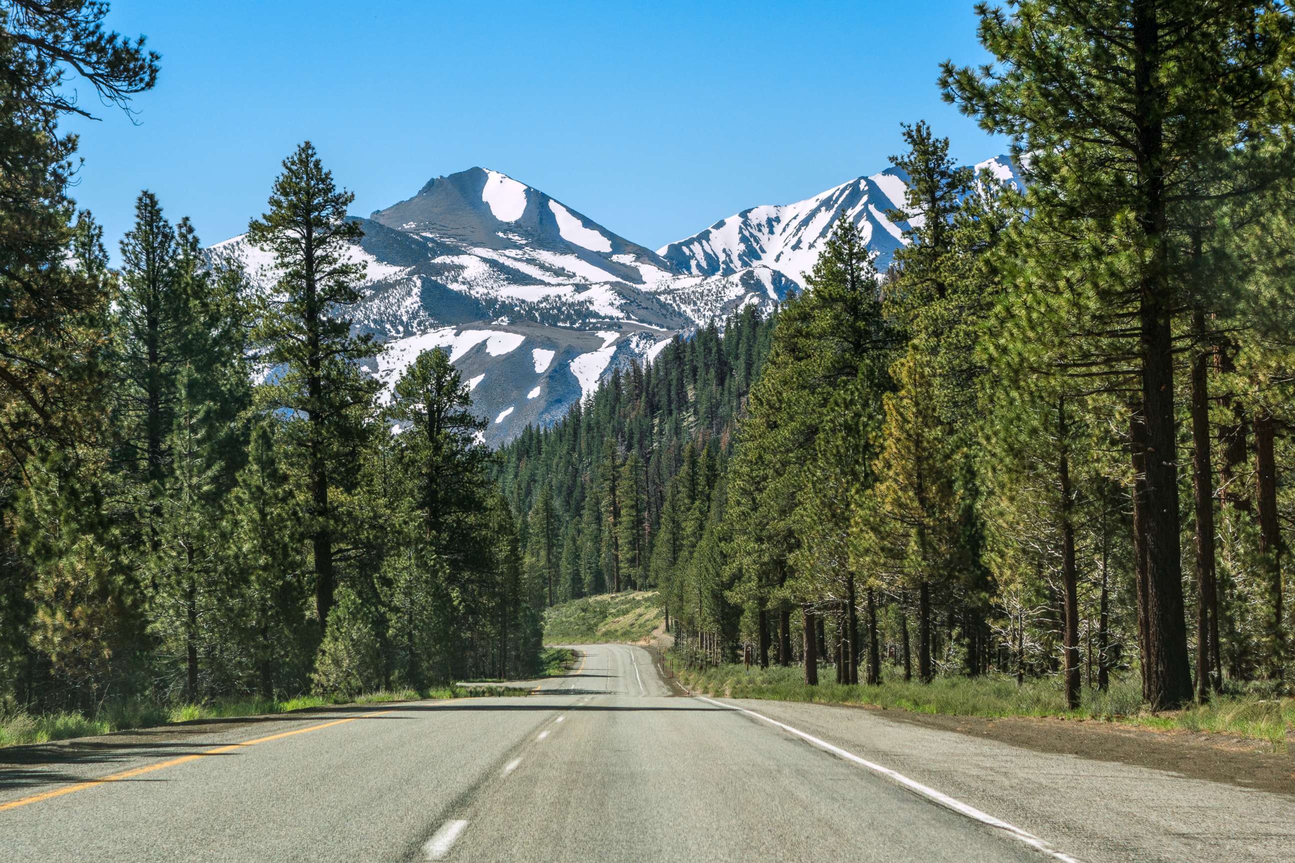 PHOTO: Highway 395 is seen near Mammoth Lakes, California.