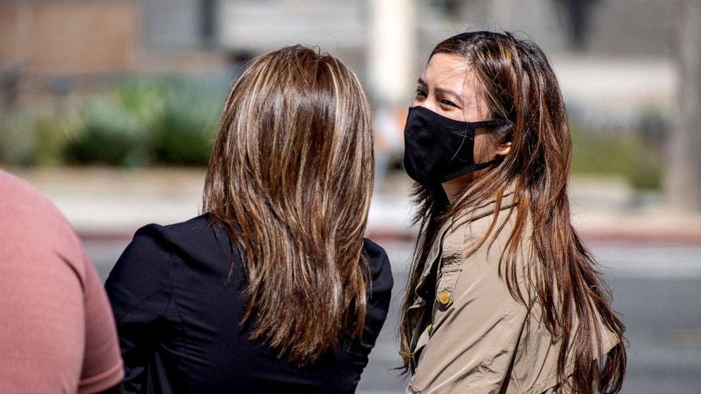 PHOTO: Pedestrians wear masks in Los Angeles July 13, 2022.