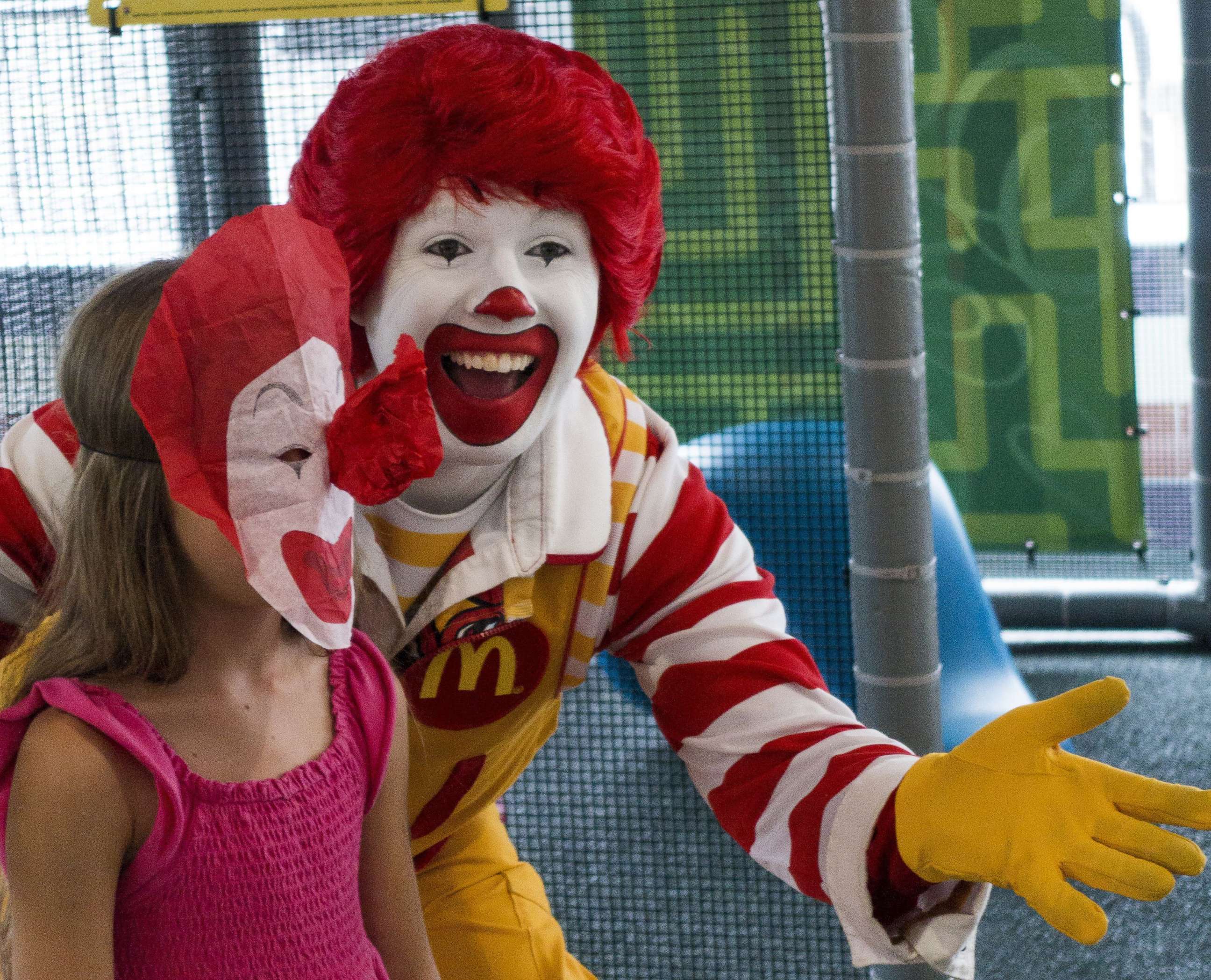 PHOTO: A person dressed as Ronald McDonald entertains a young girl during his appearance at a McDonalds's Aug. 10, 2015, in Centreville, Va.