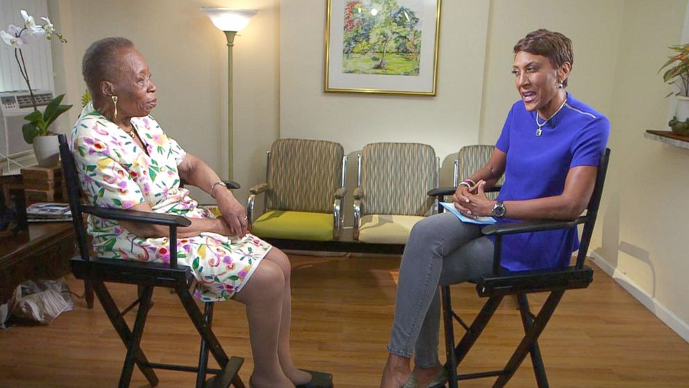 PHOTO: Dr. Melissa Freeman speaks with "Good Morning America" anchor Robin Roberts.