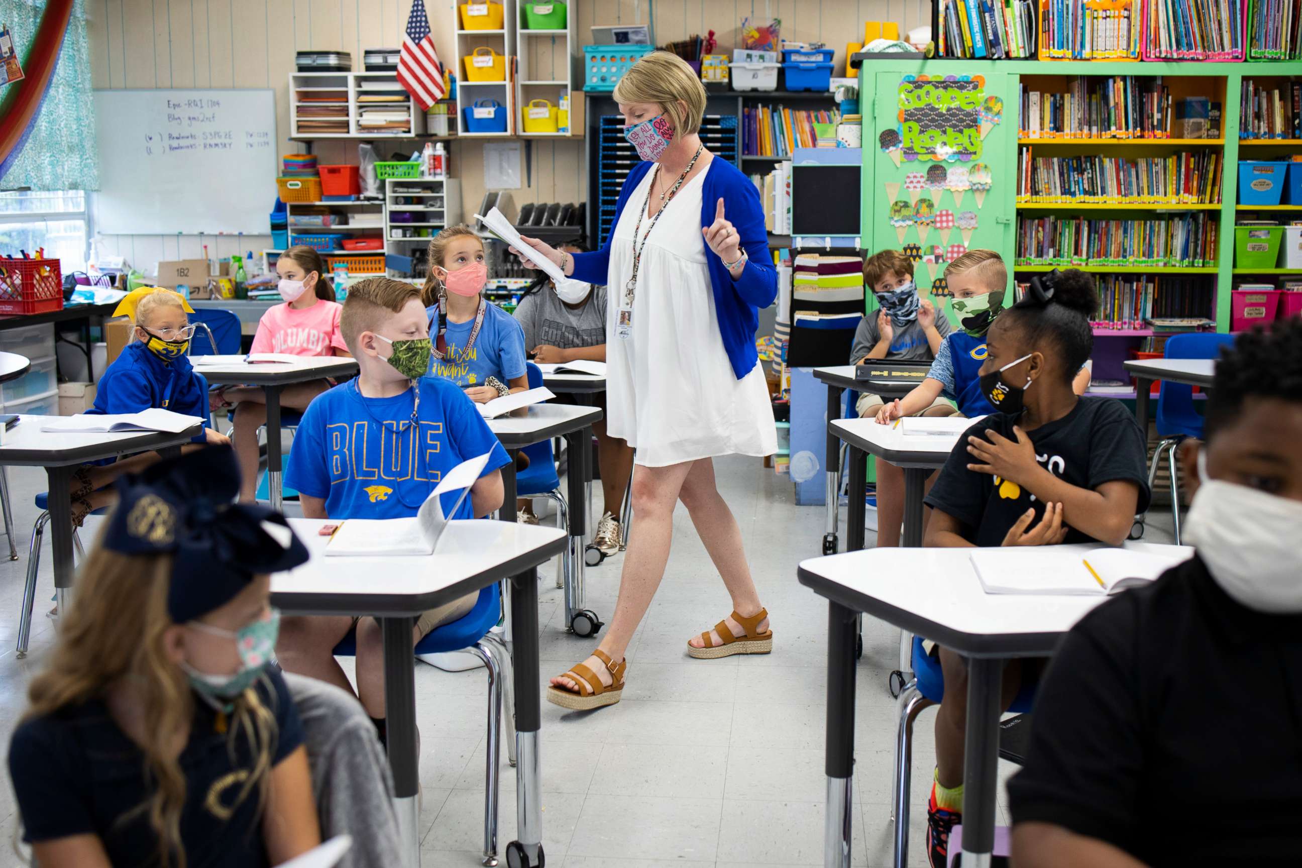 PHOTO: Columbia Elementary School 4th grade reading and language arts teacher Danielle Whittington works with students on Aug. 25, 2020 in Columbia, Miss.