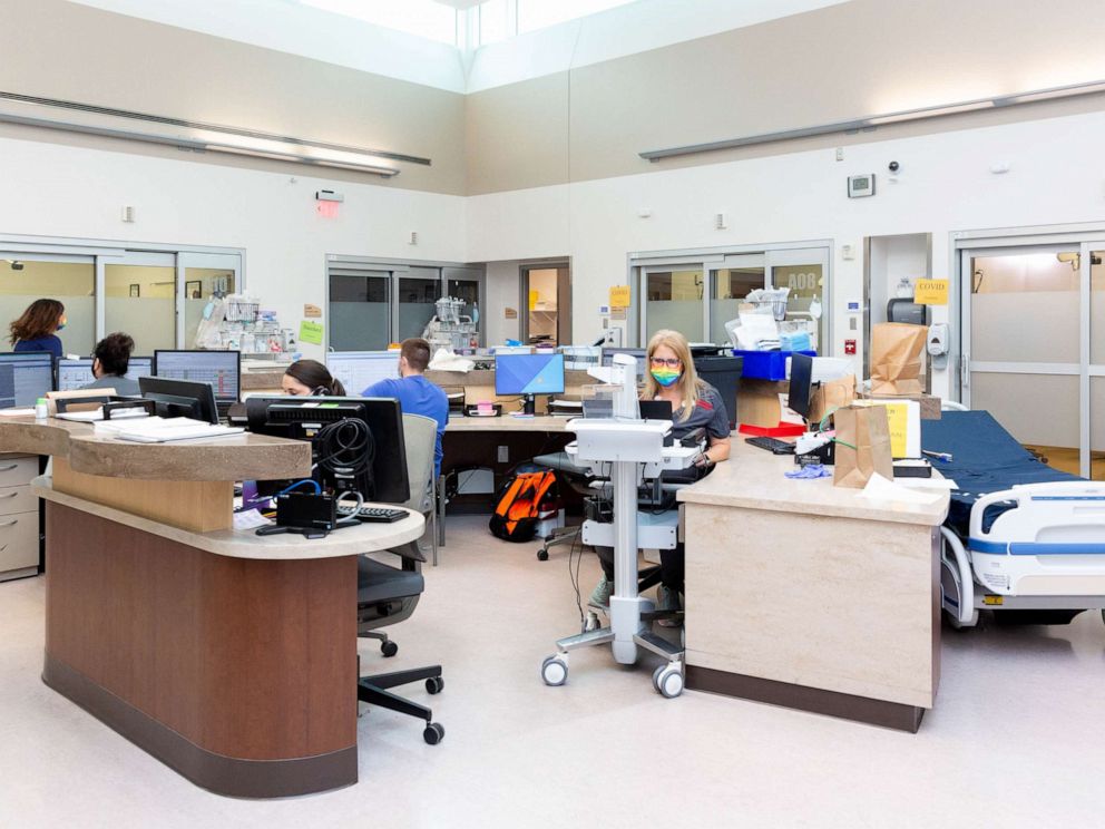 PHOTO: Healthcare workers in the emergency room at Cox Medical Center South in Springfield, Missouri, June 28, 2021.