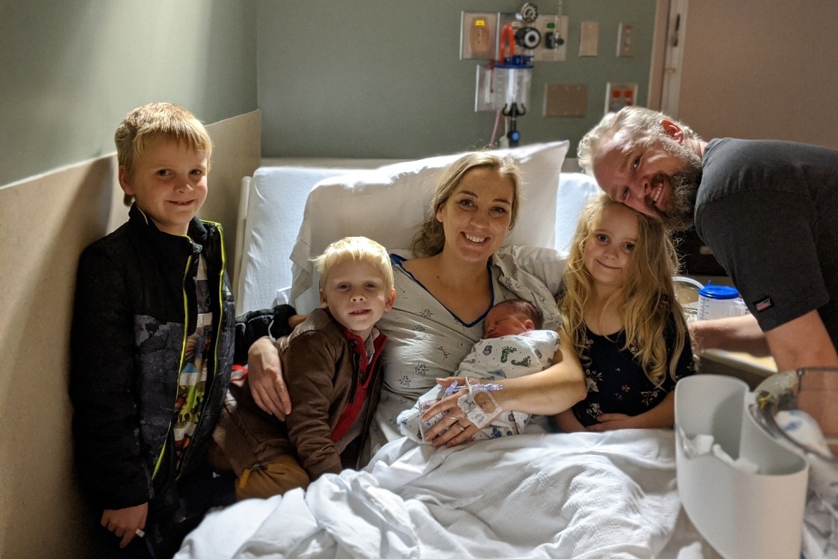 PHOTO: Kathleen Thorson died just days after giving birth and 12 of her organs were donated. Kathleen and Jesse Thorson of Medford, Oregon, are parents to Danny, 7, Gracie, 6, James, 4 and Teddy, 3 weeks.
