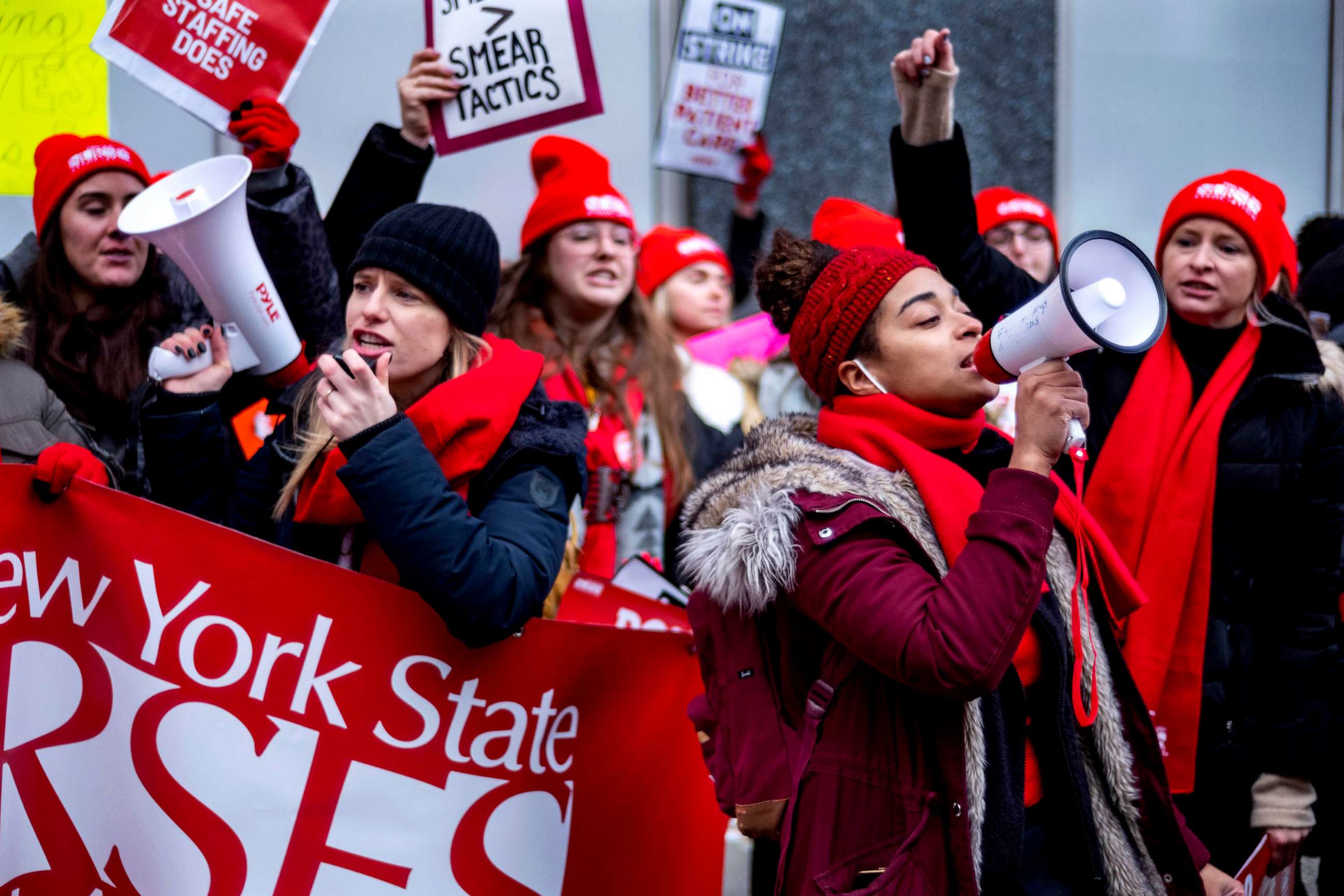 PHOTO: Nurses stage a strike in front of Mt. Sinai Hospital in the Manhattan borough of New York, Jan. 9, 2023, after negotiations broke down hours earlier.