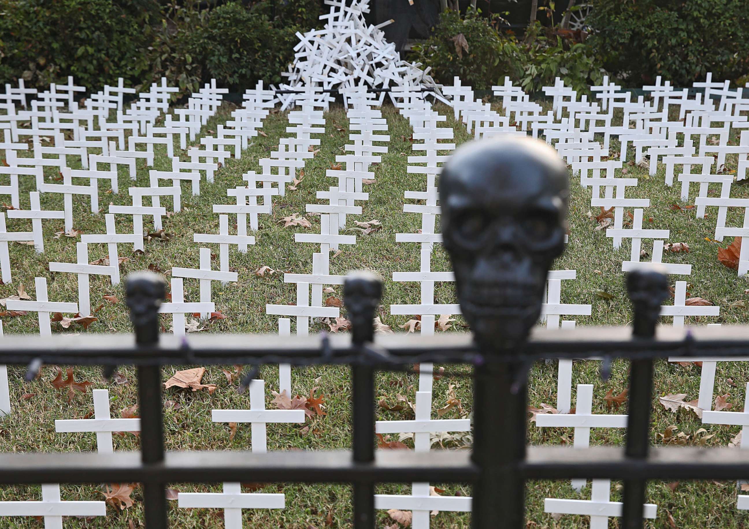 PHOTO: Toby Gregory's yard that is adorned with over 1,000 white crosses to represent Oklahoma deaths due to COVID-19, Oct. 14, 2020, in Tulsa, Okla.