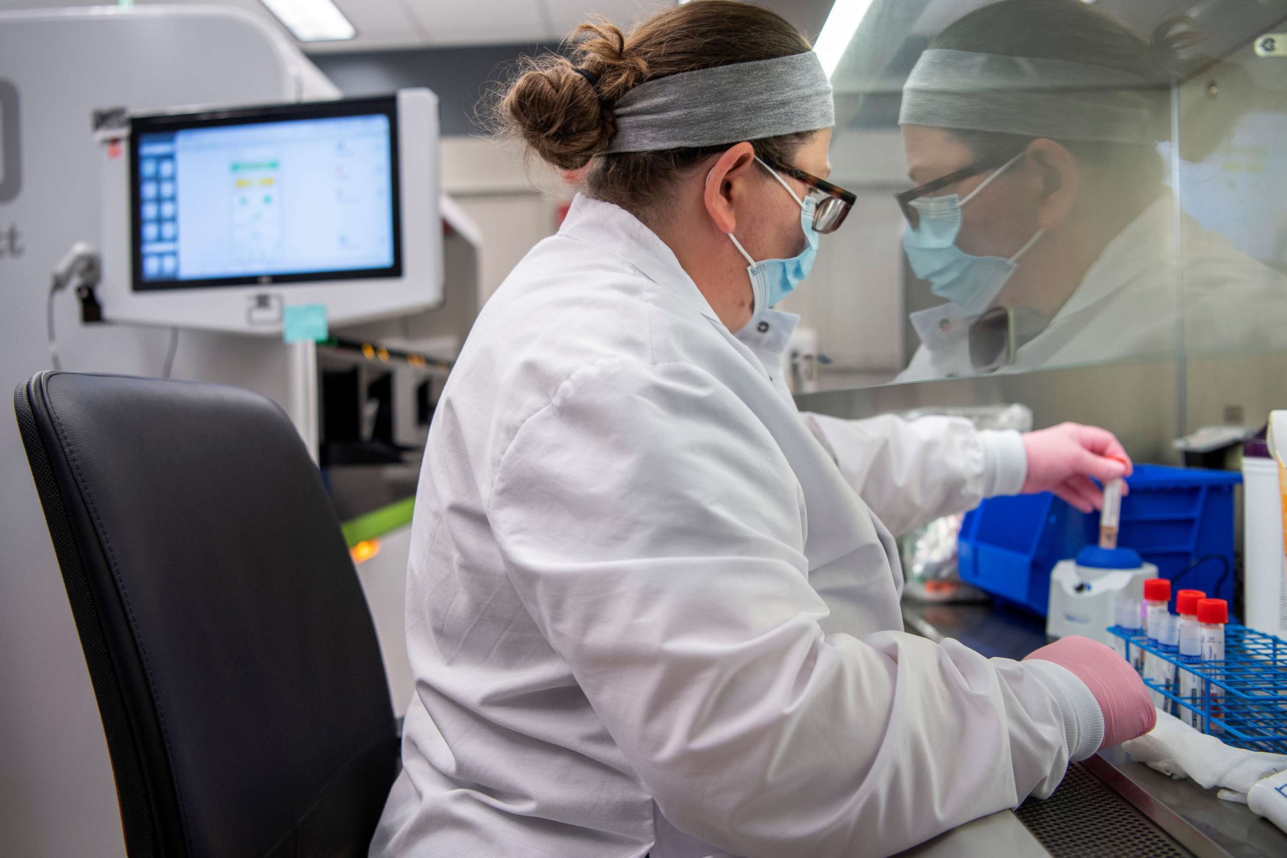 PHOTO: Microbiology technologists test patient samples for COVID-19 at the Wexner Medical Center in Columbus, Ohio, Dec. 6, 2021.  