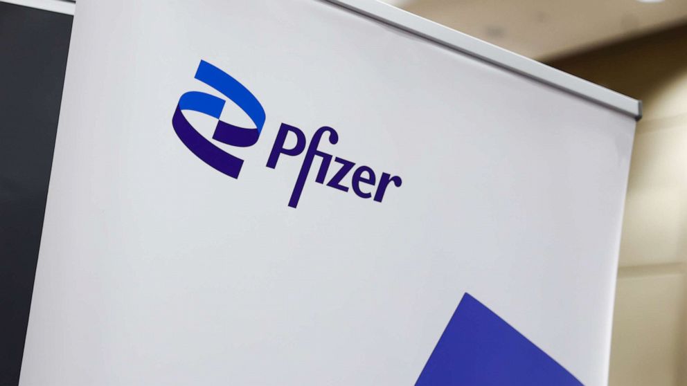 FOTO: Een Pfizer-logo is te zien in Krakau, Polen, 19 december.  8, 2022.