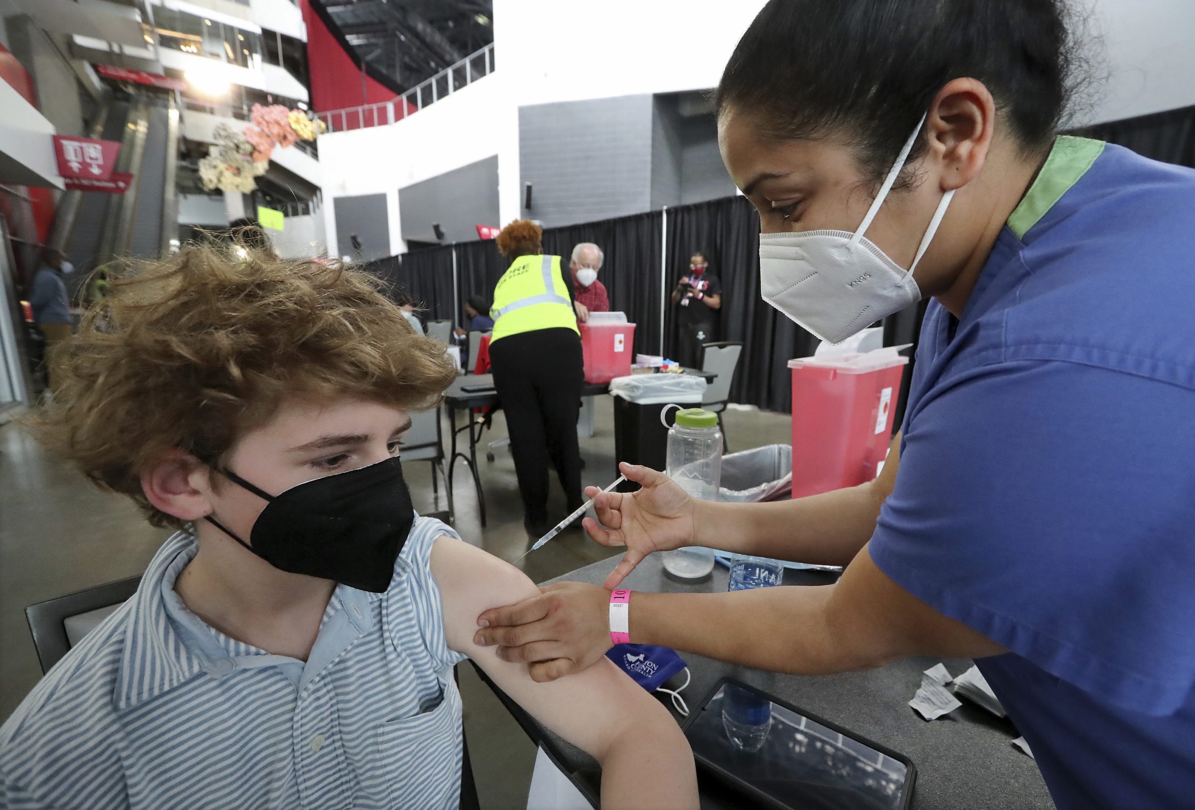 PHOTO: Anita Shetty M.D. gives 17-year-old cancer survivor Jordan Loughan a Pfizer vaccination, March 23, 2021, in Atlanta.