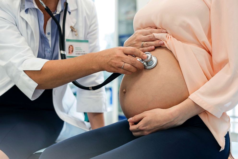 PHOTO: A pregnant woman at the doctor's office.