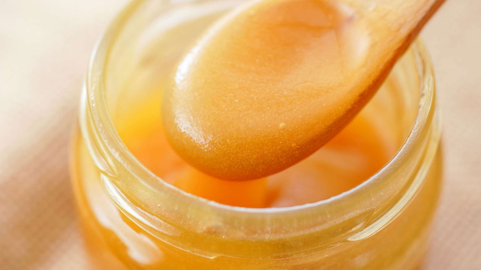 PHOTO: Manuka honey is made from the nectar of the manuka tree in New Zealand.