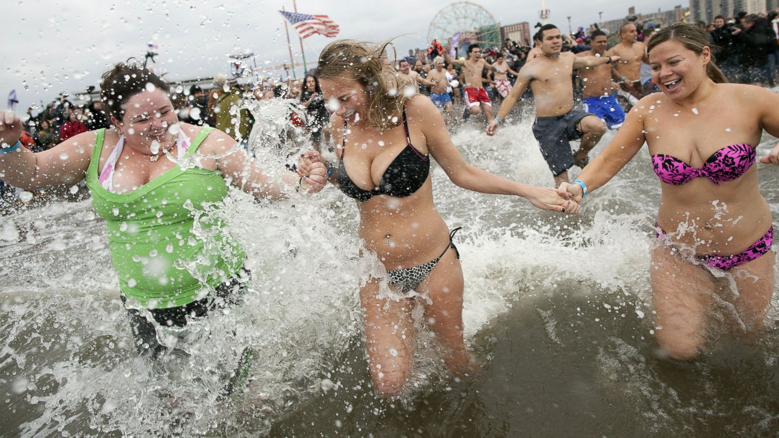 What Happens to Your Body During a New Year's Polar Bear Plunge? - ABC News