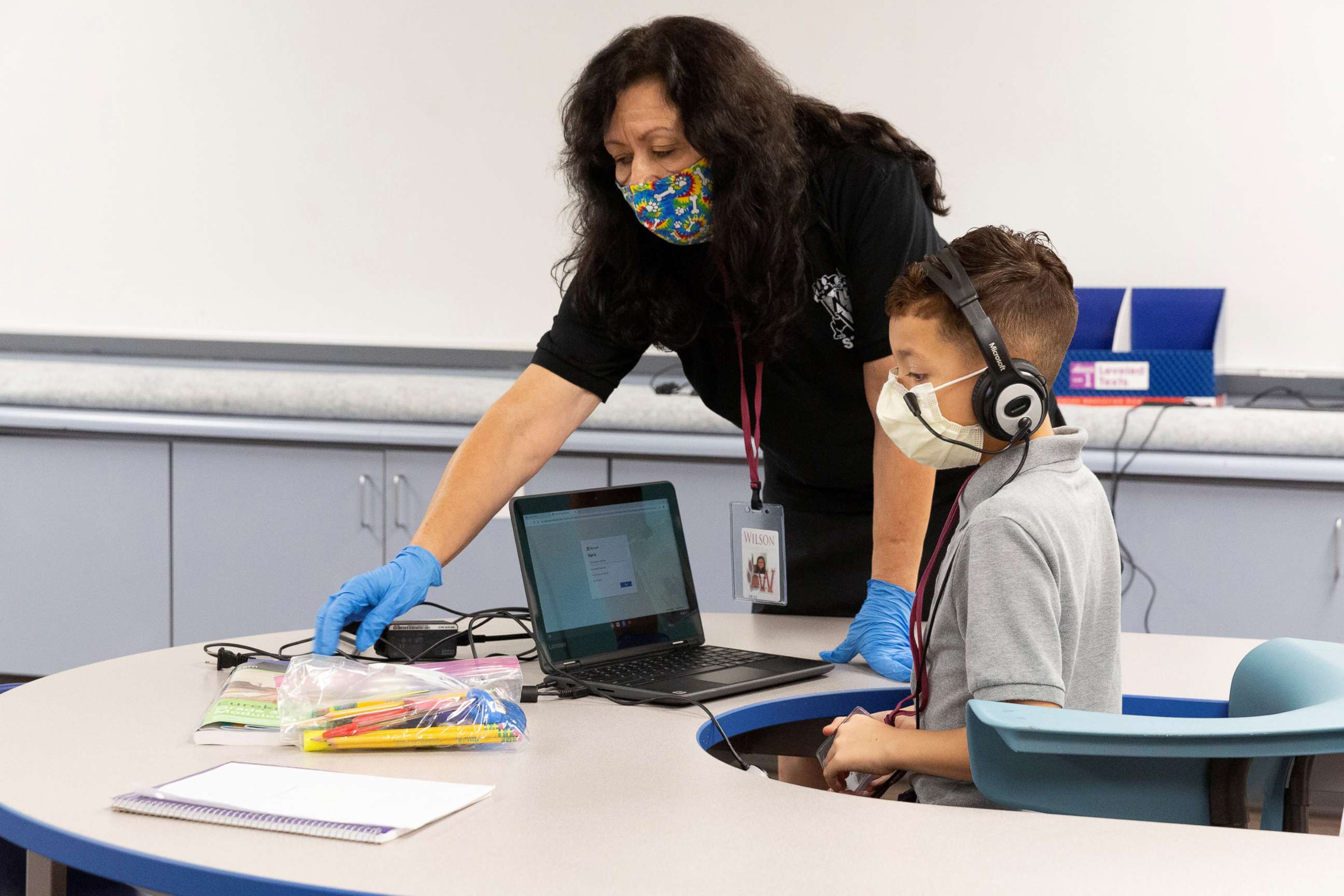 PHOTO:An instructional assistant helps a student as in-person learning resumes with restrictions in place to prevent the spread of coronavirus disease (COVID-19) at Wilson Primary School in Phoenix, Ariz., Aug. 17, 2020. 