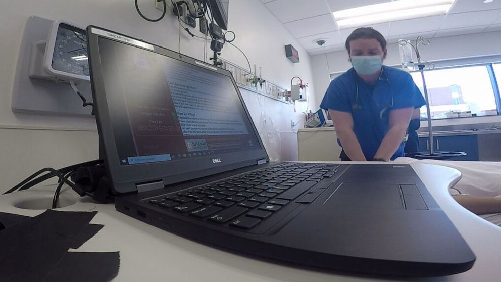 PHOTO: Doctors in Washington, D.C., practice providing emergency care without access to hospital computer systems in the event a cyberattack takes them offline.