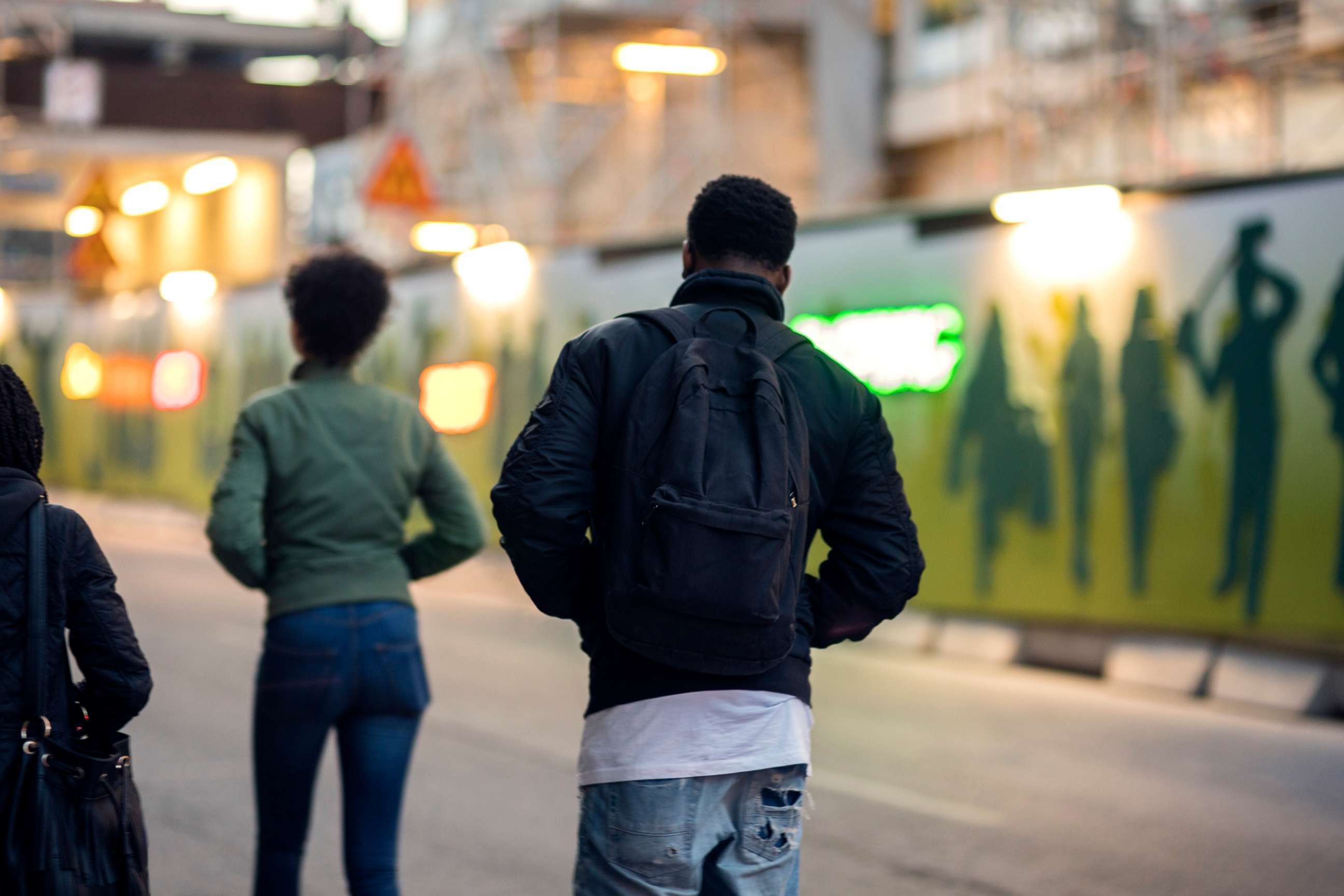 PHOTO: Teens walking down the street.