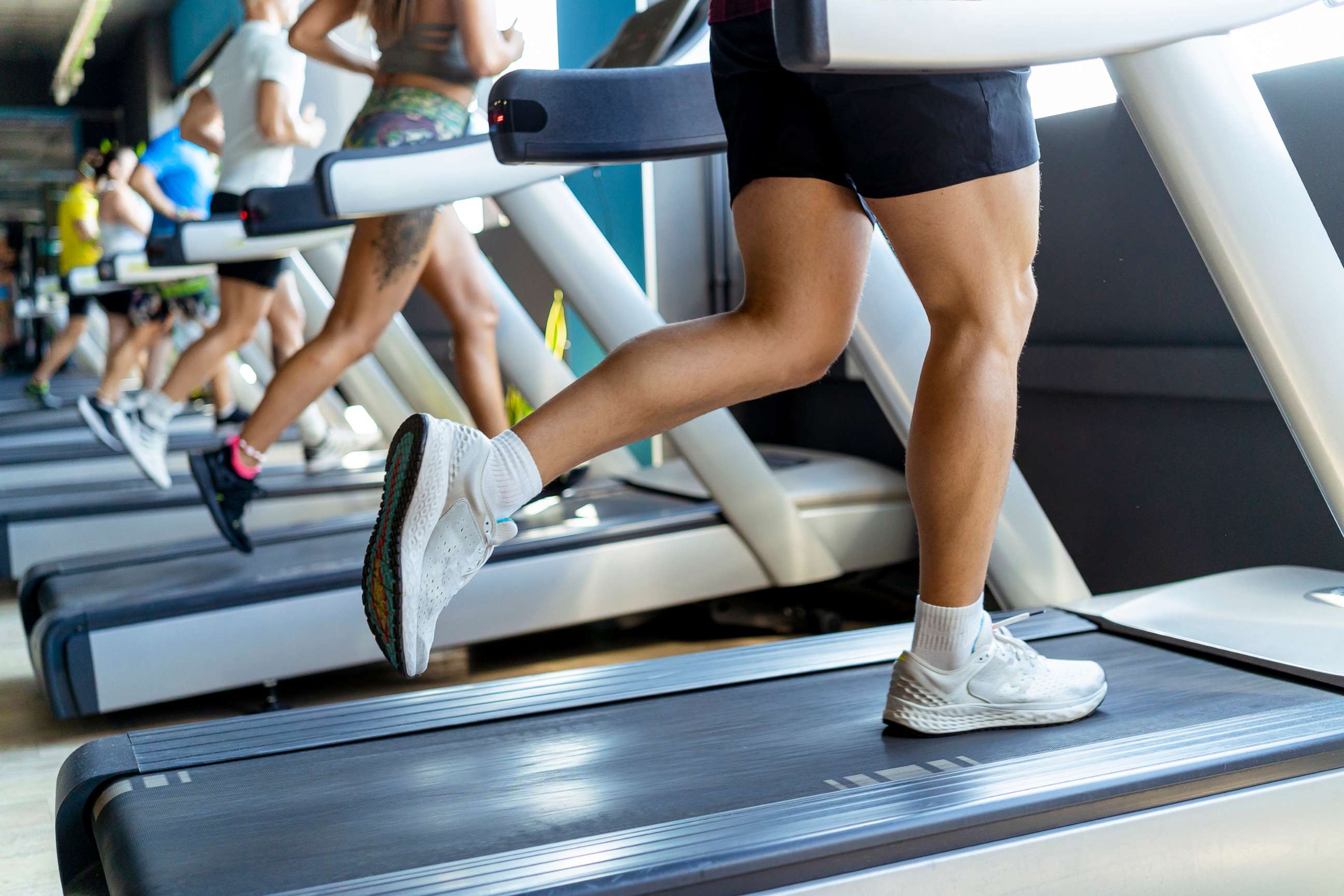 PHOTO: People run on treadmills in a gym.