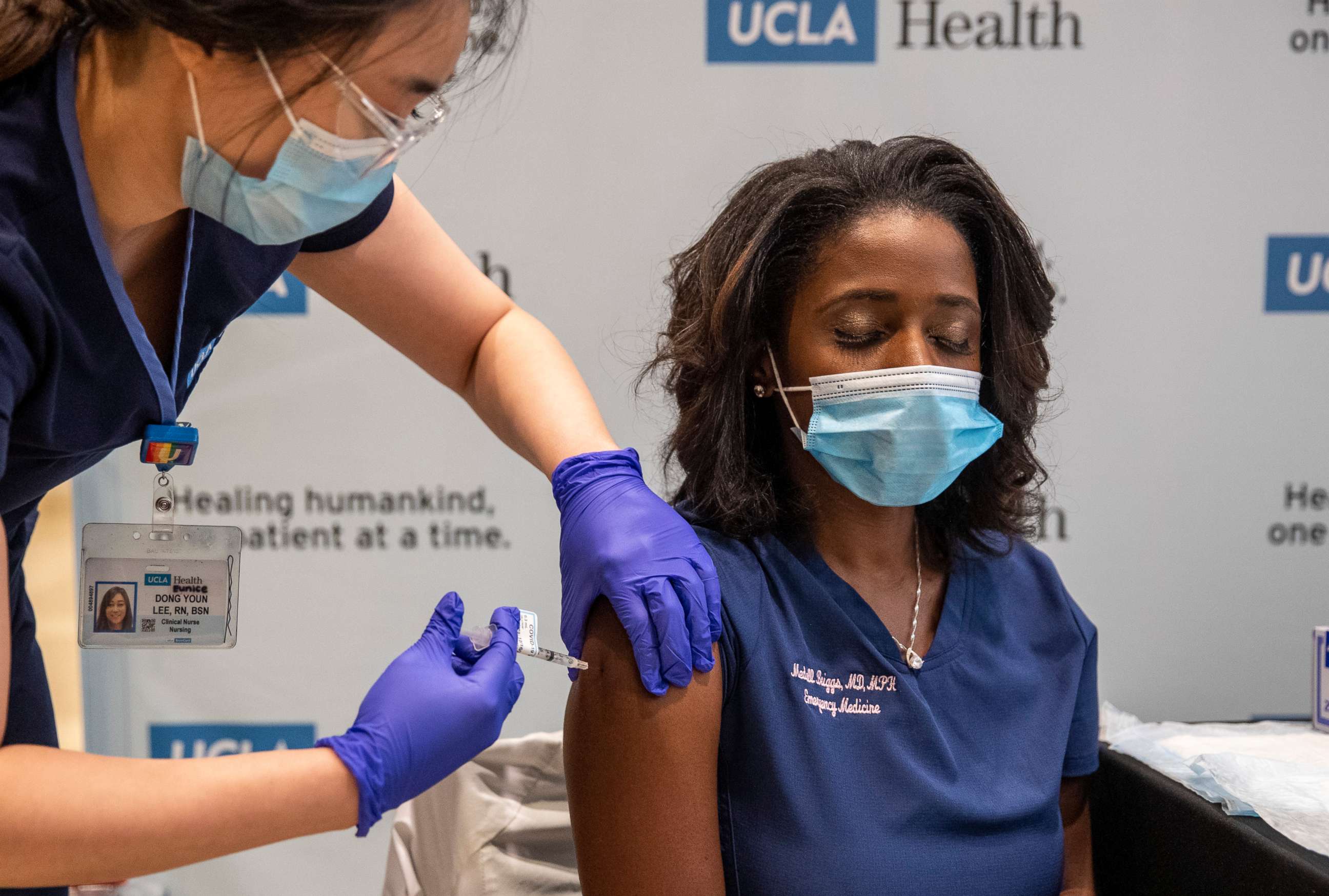 PHOTO: UCLA ER doctor Medell Briggs-Malonson receives the Covid-19 vaccine at Ronald Reagan UCLA Medical Center  in Westwood, Calif., Dec. 16, 2020.