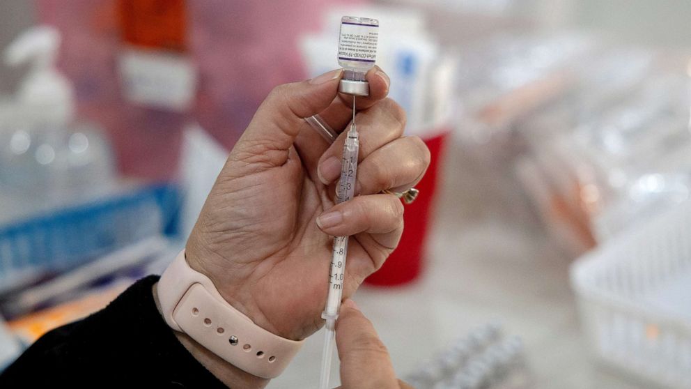 PHOTO: A medical staff member prepares a dose of COVID-19 vaccine at a vaccine clinic in San Antonio, Texas, Jan. 9, 2022.