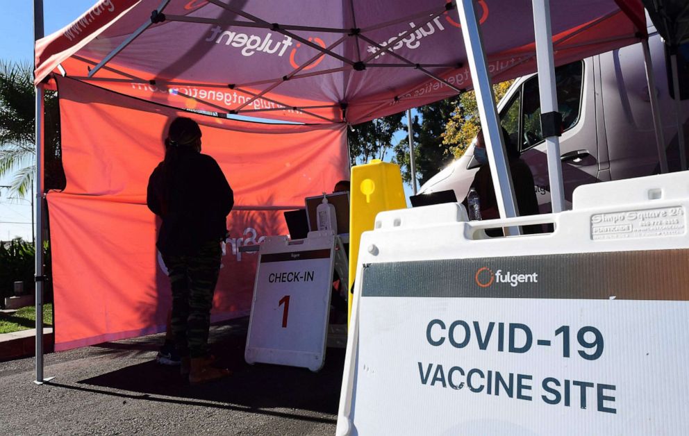 PHOTO: People check-in for their Covid-19 vaccine at a pop up clinic offering vaccines and booster shots in Rosemead, Calif., Nov. 29, 2021.
