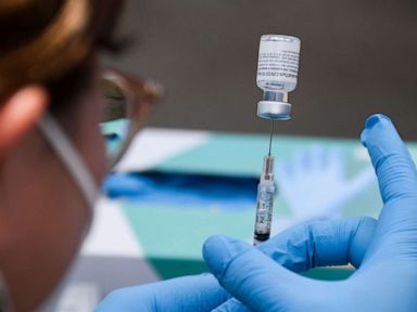 Pembaruan eksklusif COVID-19: Vaksin tidak lagi efektif mencegah rawat inap: CDC thumbnail