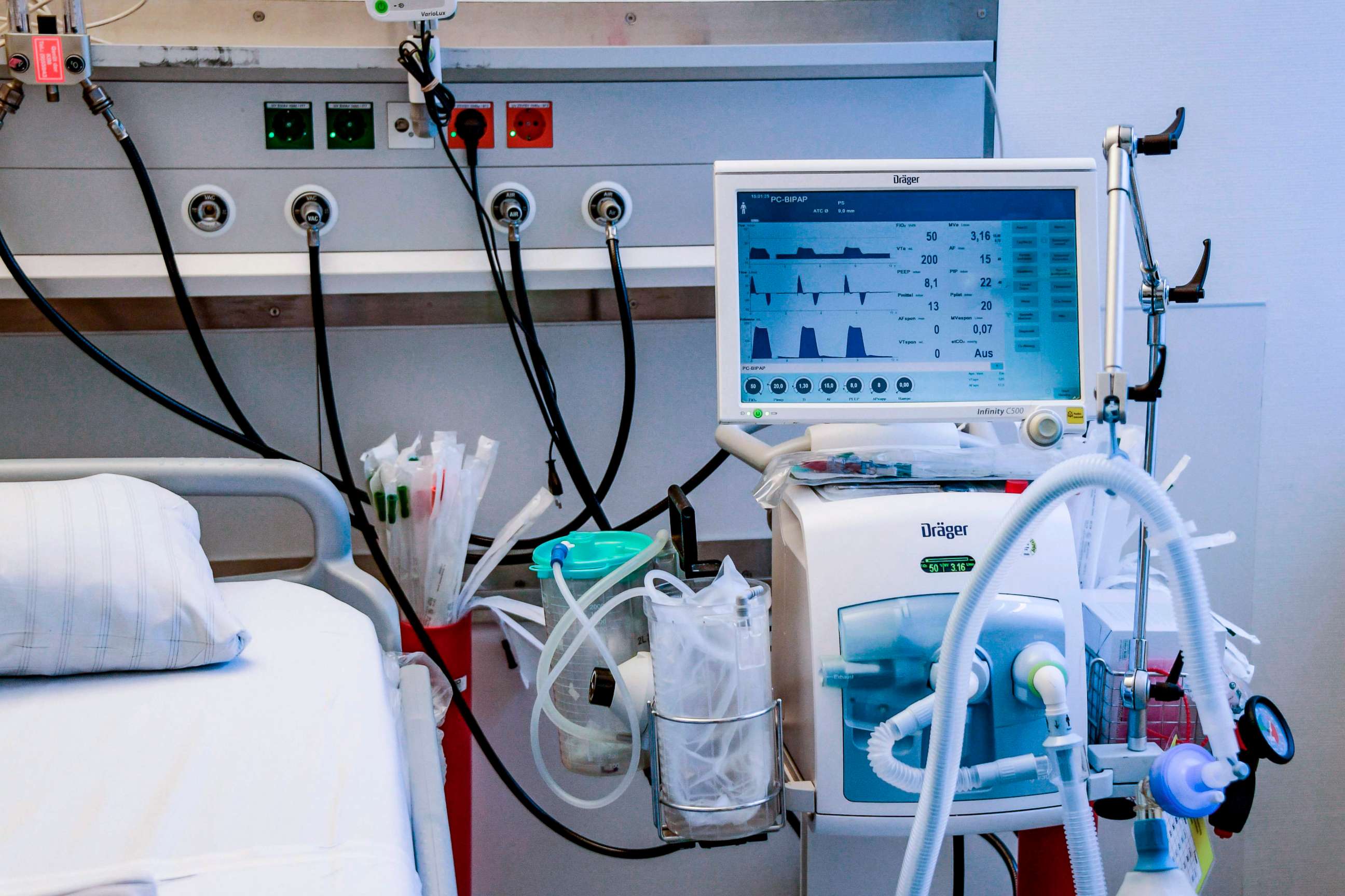 PHOTO: A ventilator is pictured during an instruction session with doctors at the Universitaetsklinikum Eppendorf in Hamburg, Germany, March 25, 2020.