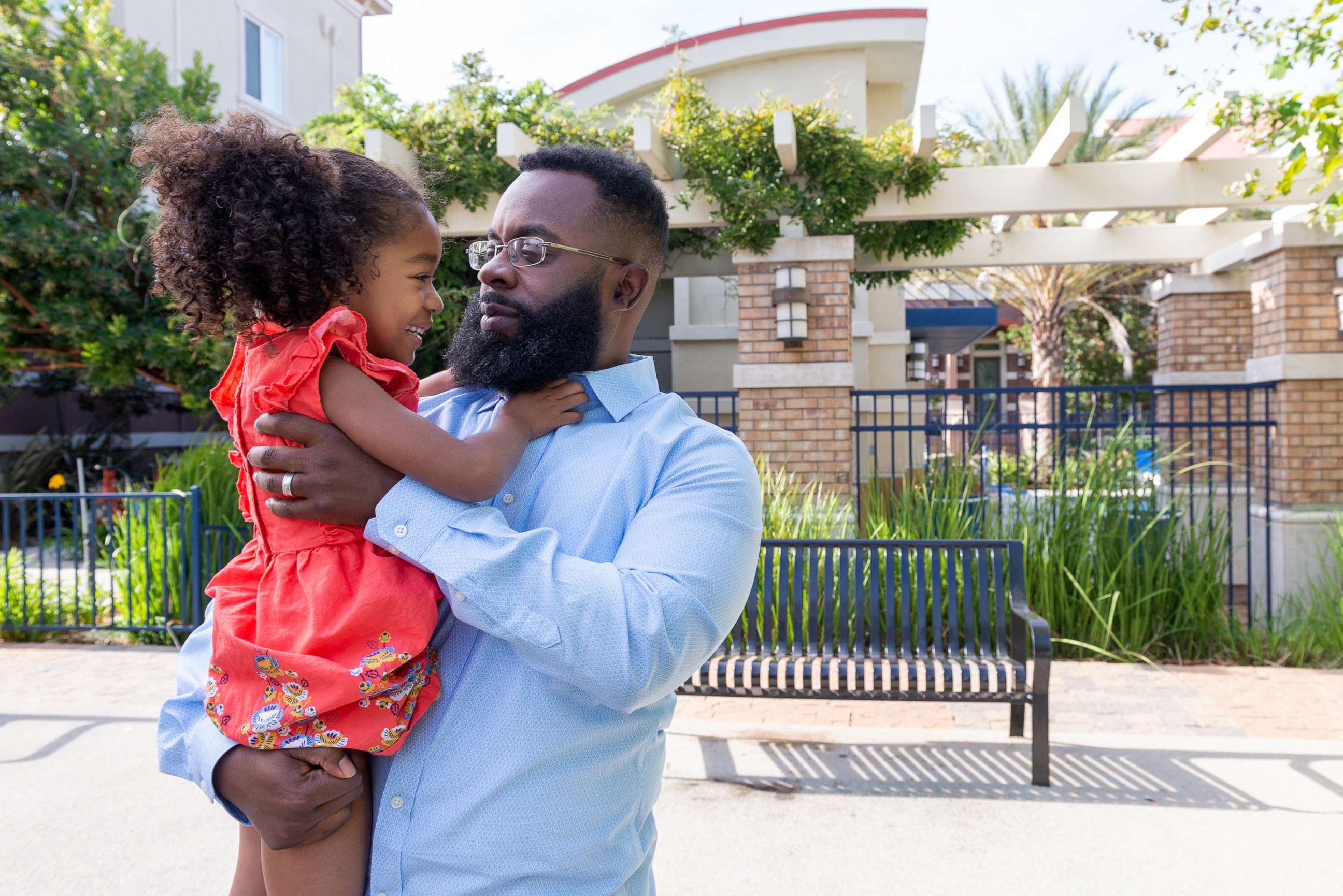 PHOTO: Walter Daniel plays with daughter Victoria near their apartment in Dublin, Calif., on Sept. 27, 2018.