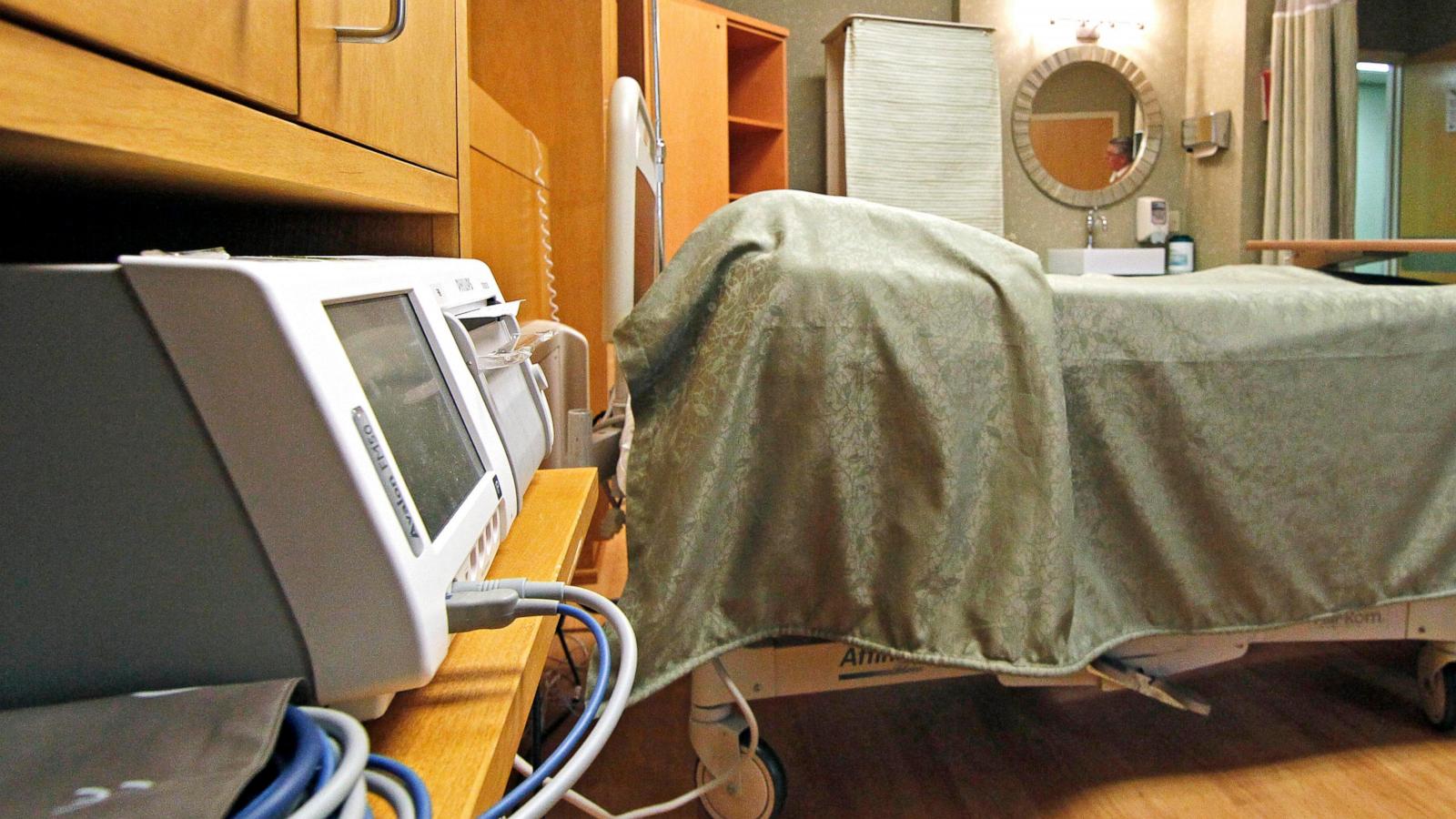 US maternal death rate rose slightly last year, health officials say
