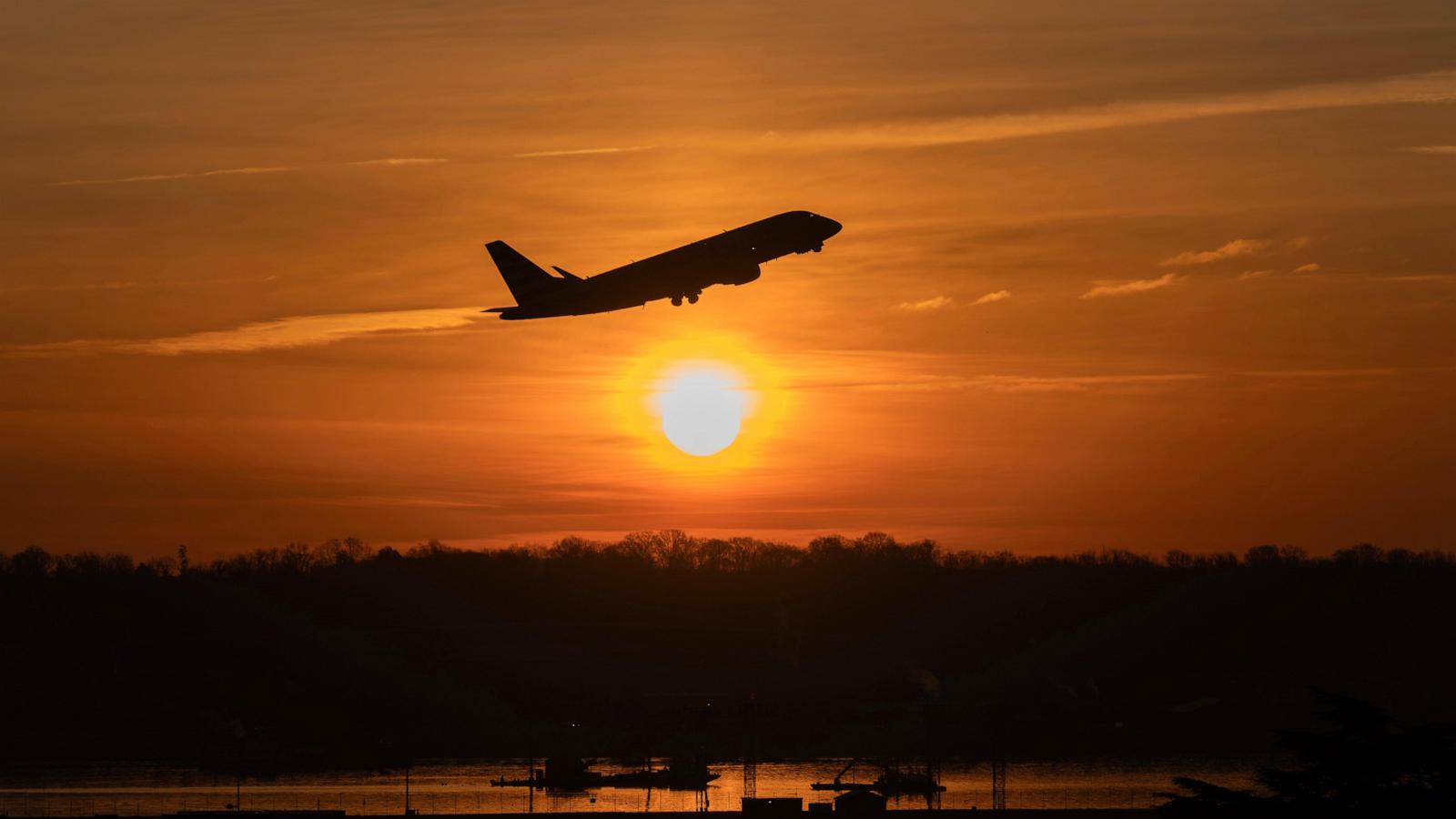Worries about flying seem to be taking off. Here’s how to cope with in-flight anxiety