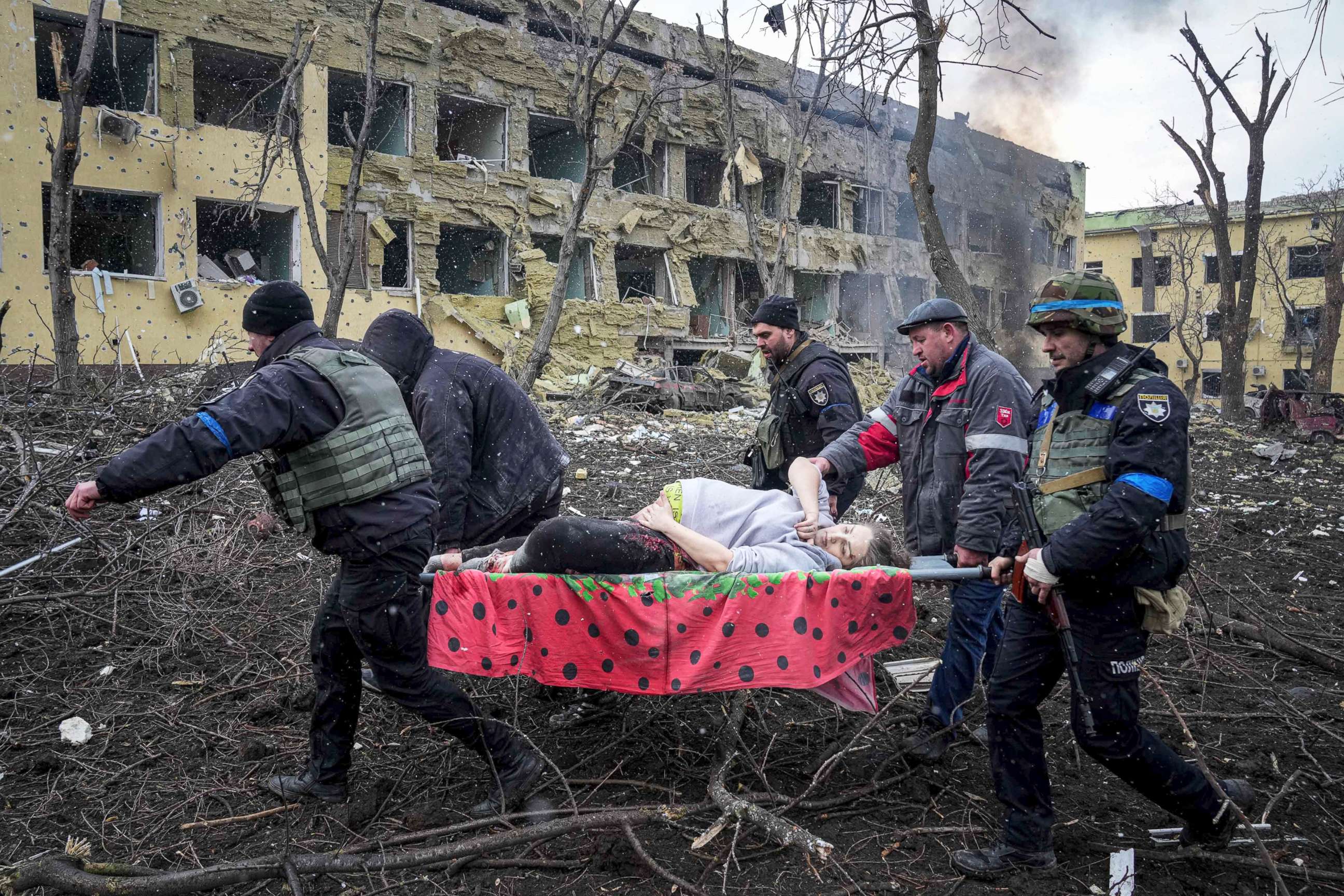 PHOTO: Ukrainian emergency employees and volunteers carry an injured pregnant woman from a maternity hospital damaged by shelling in Mariupol, Ukraine, March 9, 2022. The woman and her child died at another hospital. 