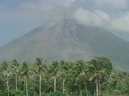 VIDEO: Volcano threat in the Philippines