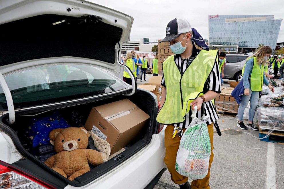 Arlington food bank's mobile market 'makes it more accessible