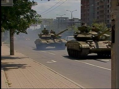 VIDEO: Ukrainian Military Fights Rebels For Control of Donetsk