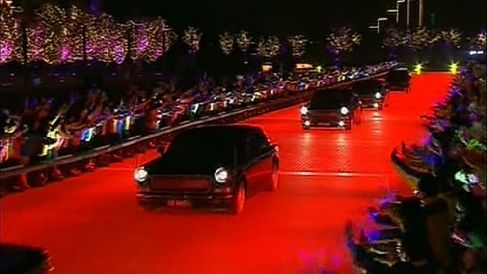 China Greets World Leaders With Dancers, Lights, Neon Driveway - ABC News