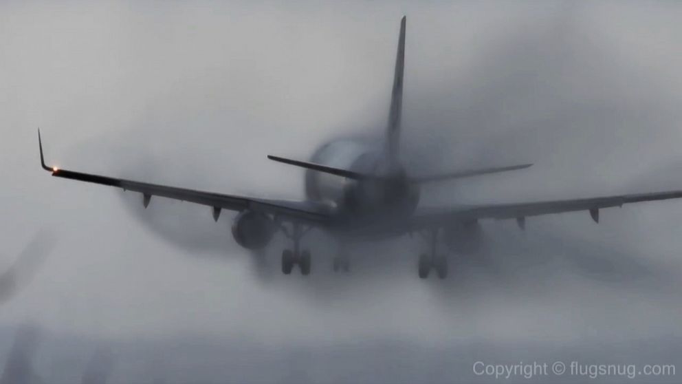 scary landings on commercial airlines