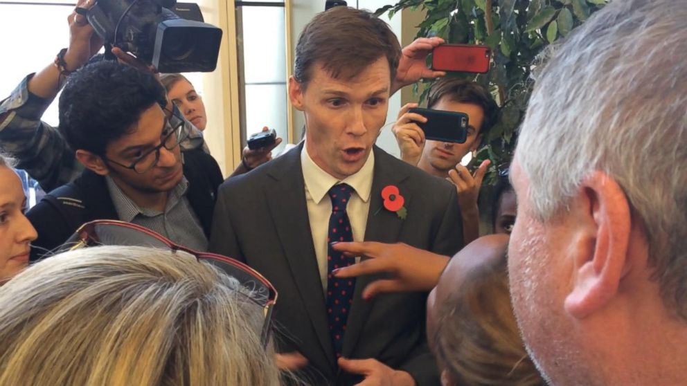 Video Angry Tourist Confronts British Ambassador in Egypt - ABC News
