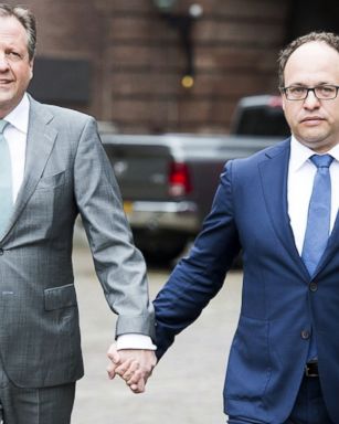 VIDEO: Men hold hands, showing solidarity with gay couple allegedly attacked in Netherlands